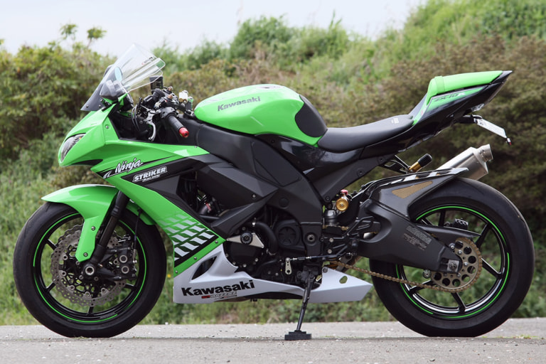 Ninja ZX-10R by ストライカーワークス