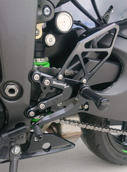 ウッドストック Ninja ZX-6R用バックステップ