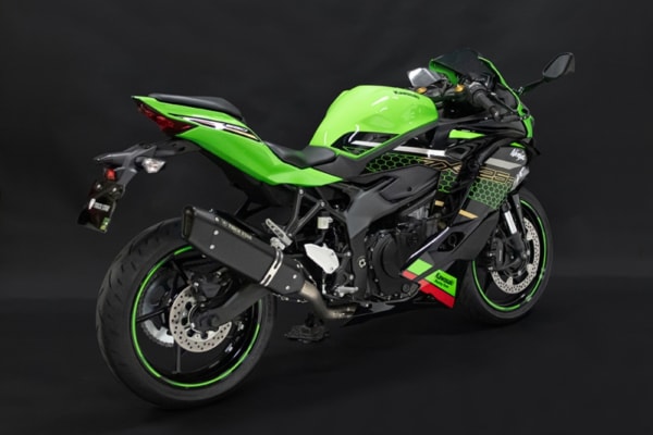 Ninja ZX-25R　政府認証フルエキゾーストマフラー IKAZUCHIブラックエディション