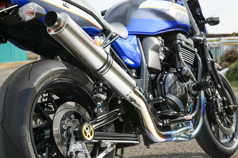 ZRX1200R by ストライカーワークス