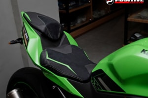 ルイモト Ninja ZX-25R シートカバー