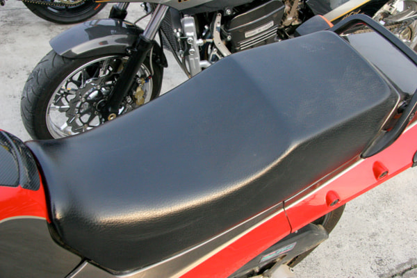 GPZ900R ノーマルシート