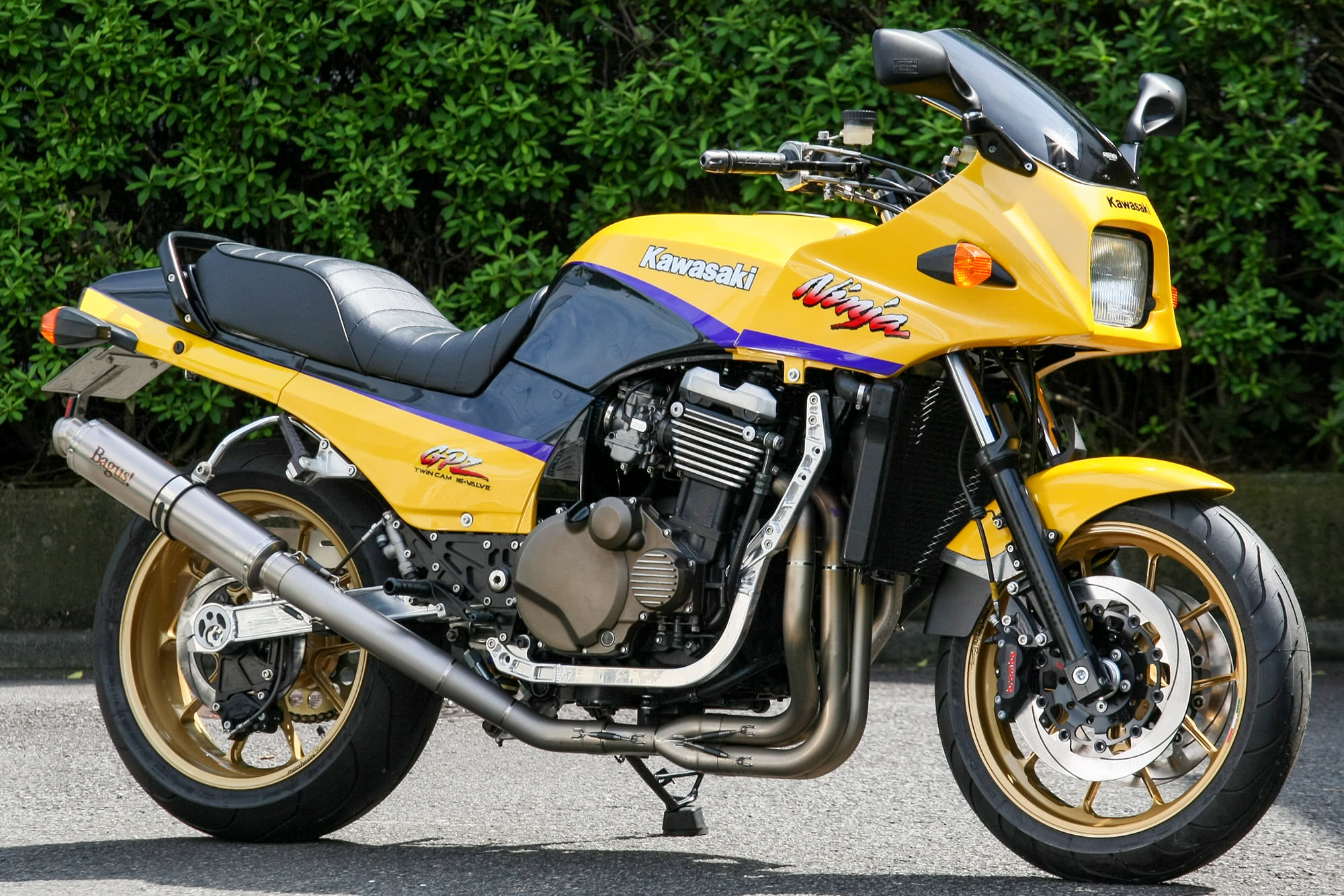 GPZ900R by バグース! モーターサイクル