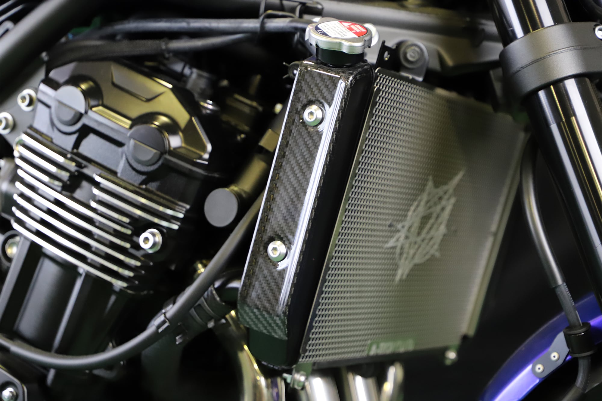 エーテックからZ900RS用カーボンカバー類などのカスタムパーツが多数