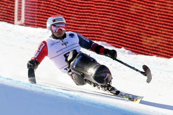 マジカルレーシング製 平昌パラリンピック・チェアスキー日本代表の狩野 亮選手が装着する足のカウル