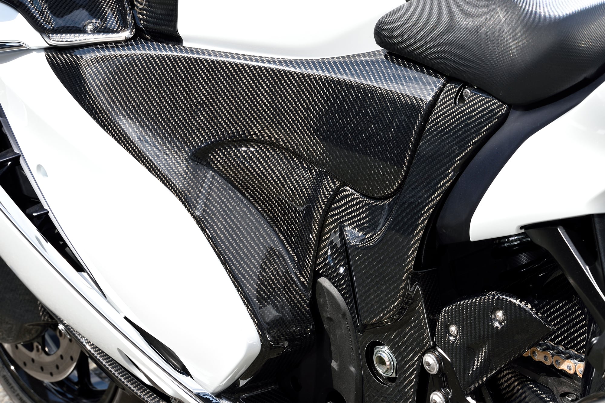 25％OFF】 ヘルメット バイク用品はとやバイク 外装 マジカルレーシング スイングアームカバー 平織カーボン Hayabusa 21  001-GS1321-550C 取寄品